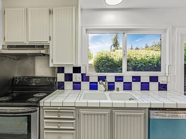38055 Buxton Cmn — Photo 12