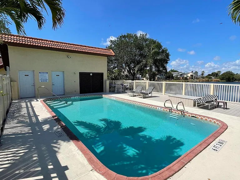 613 Manatee Dr — Photo 33