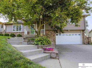 11249 Taylor St, Omaha, NE 68164