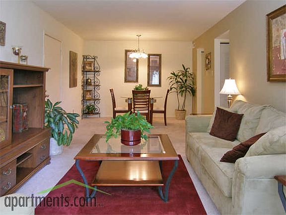 Living/Dining Area