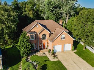 1305 Greenmont Cir, Vienna, WV 26105