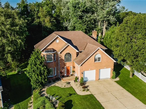 1305 Greenmont Cir, Vienna, WV 26105