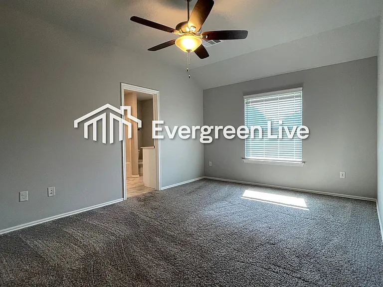 904 Hudson Rd — Photo 9