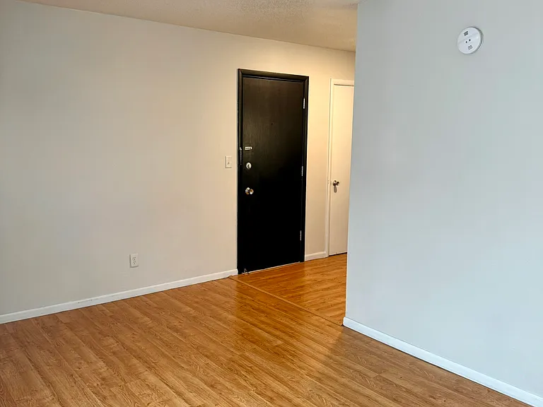 515 E Burlington St #3S — Photo 16