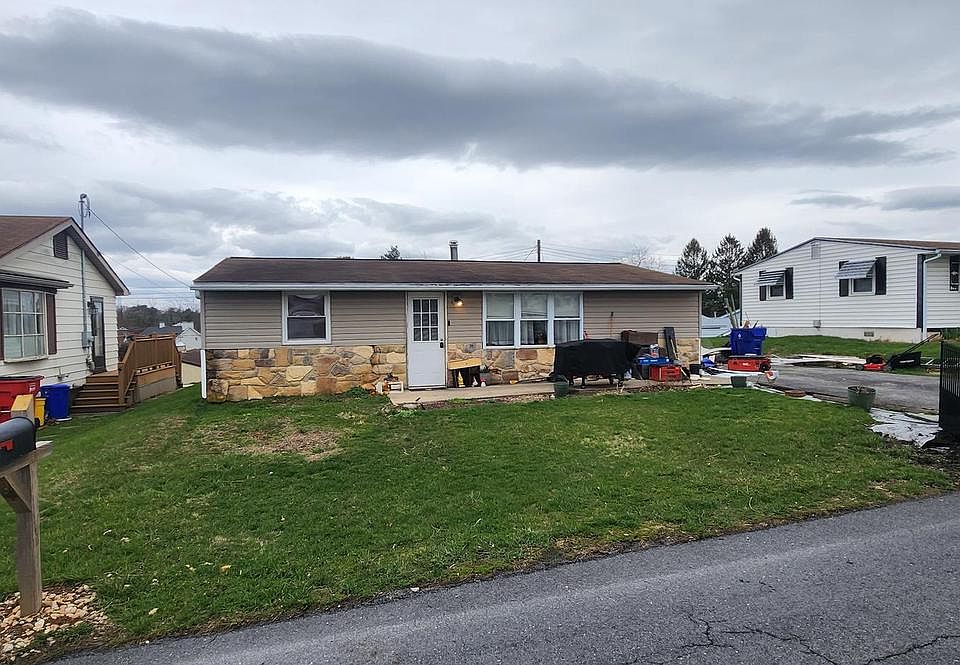 1st image of 13 Forest Ave