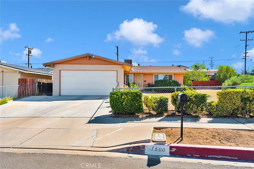 1600 De Anza St photo 1