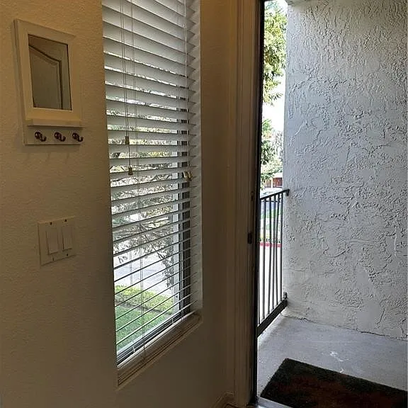 432 Edgehill Ln — Photo 7