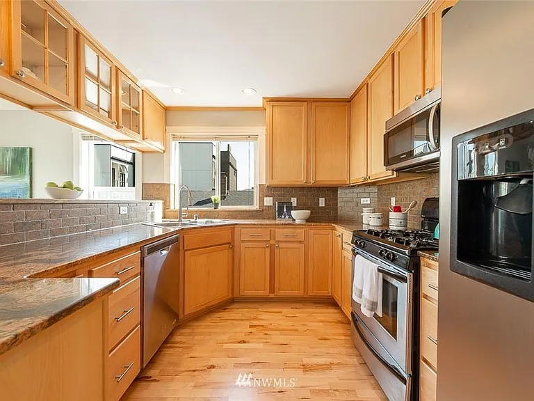 150 W Florentia St #A — Photo 11