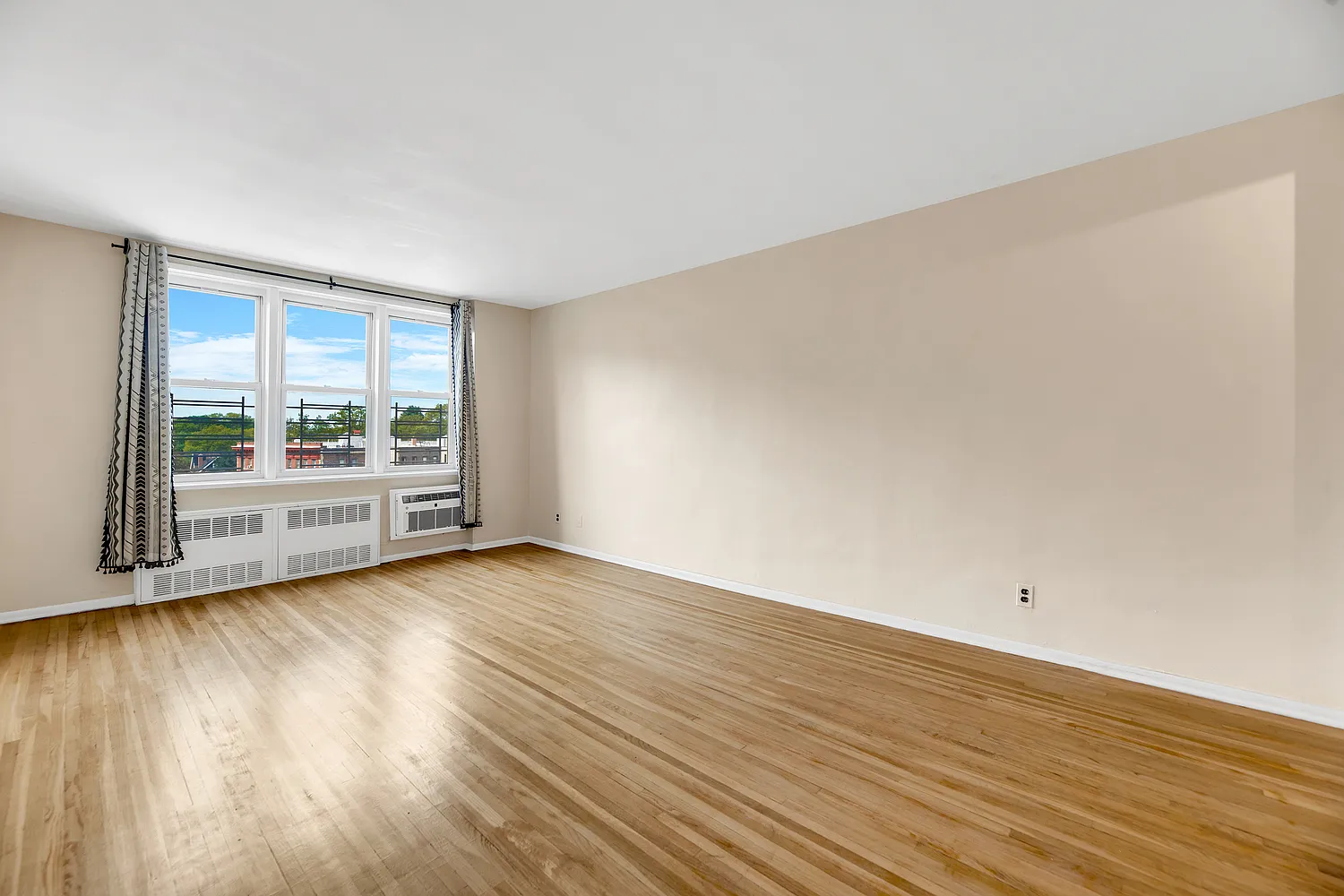 400 East 17th Street — Photo 1