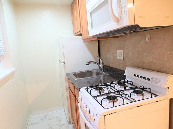 5th image of 318 S 15th St APT 1R