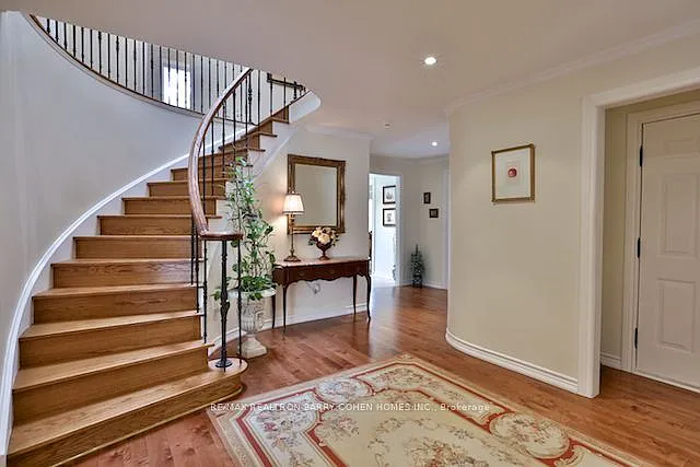 15 Sonata Cres — Photo 2