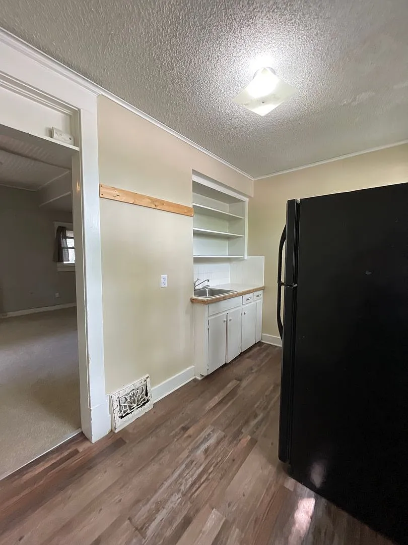 901 Merchant — Photo 2