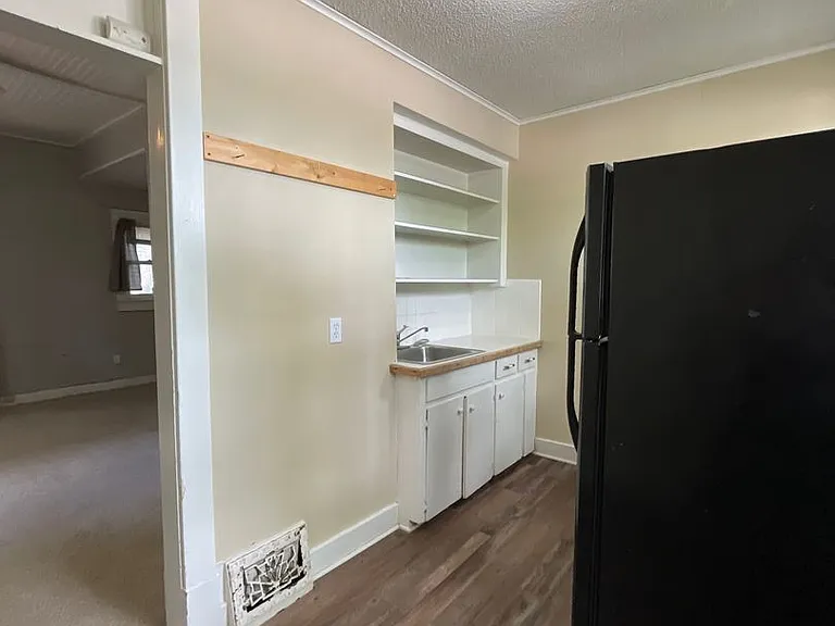 901 Merchant St — Photo 2