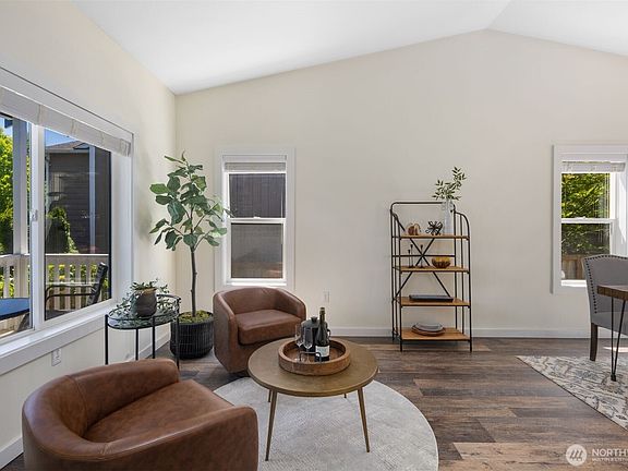 5th image of 2938 58th Avenue NE