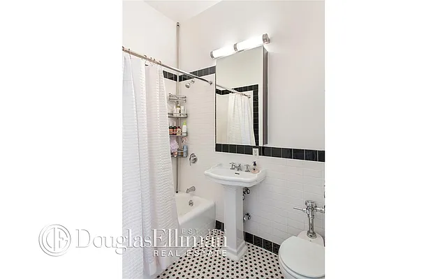 Rented by Douglas Elliman | media 16