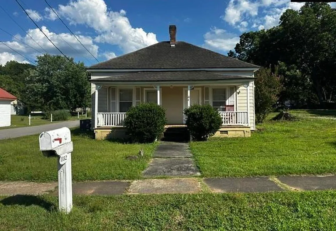 2 bed, 1400 sqft, $1,075 — Photo 1