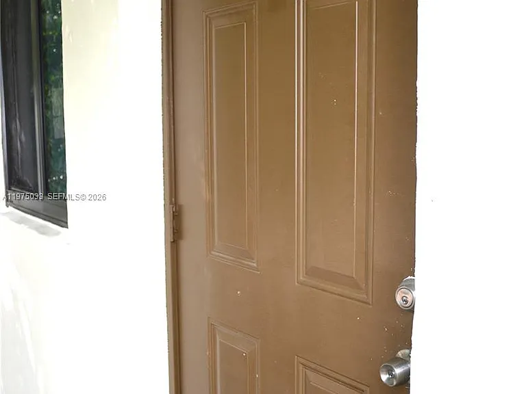 1035 SW 4th St #3 — Photo 2