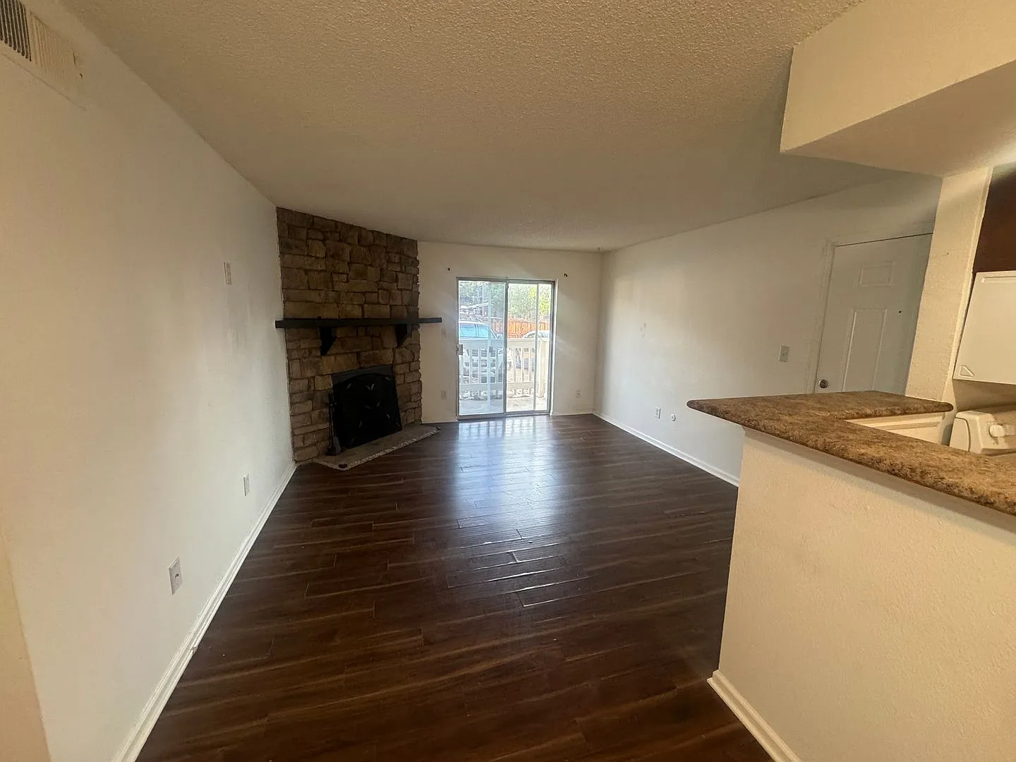 Beautiful 2 Bedroom 2 Bath Condo in DTC — Photo 3