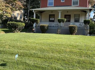 31 Simpson Rd, Ardmore, PA 19003