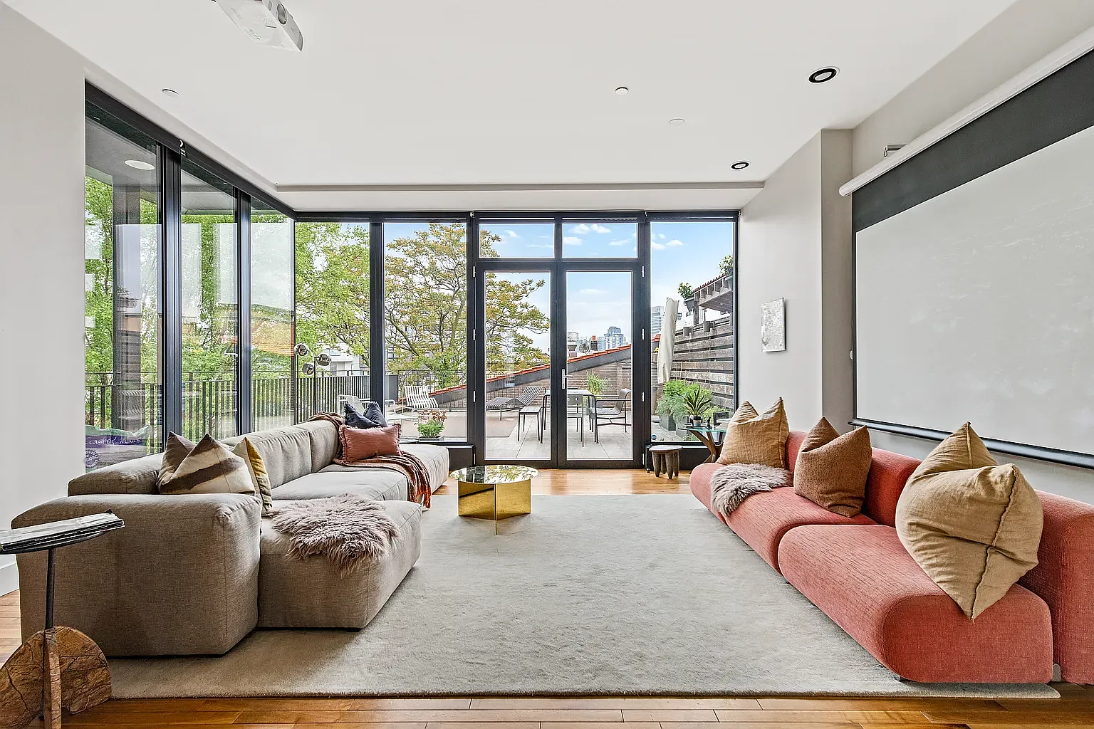 533 Leonard Street — Photo 2