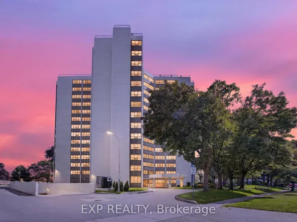 2323 Confederation Pkwy #808, Mississauga, ON L5B 1R6