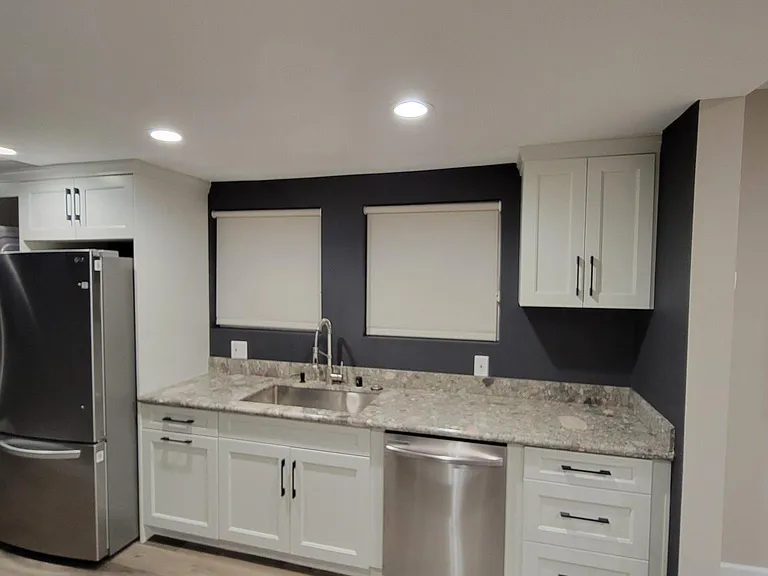 1039 1/2 S Kenmore Ave — Photo 4