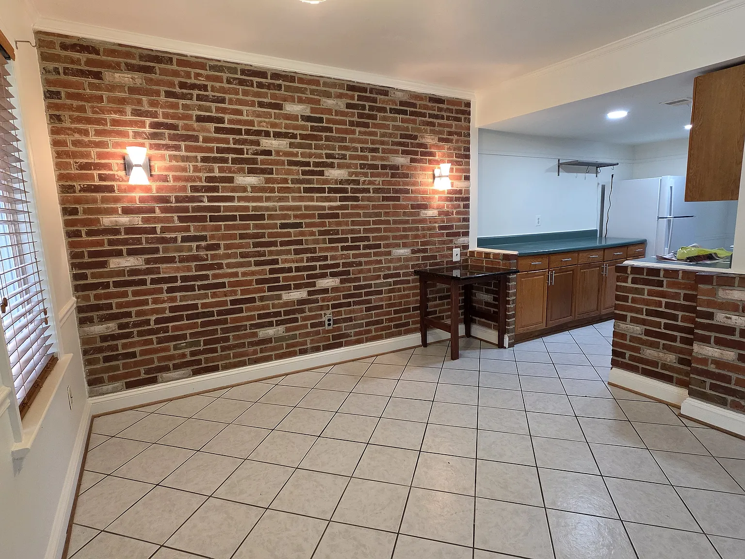 3 bed, 1.5 bath, 1320 sqft, $2,300 — Photo 3