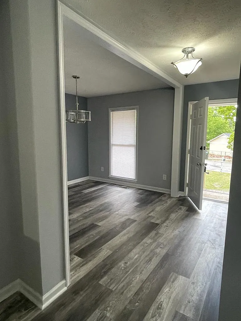 3 bed, 1141 sqft, $1,600 — Photo 2
