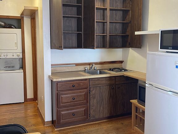 Kitchen cabinet storage