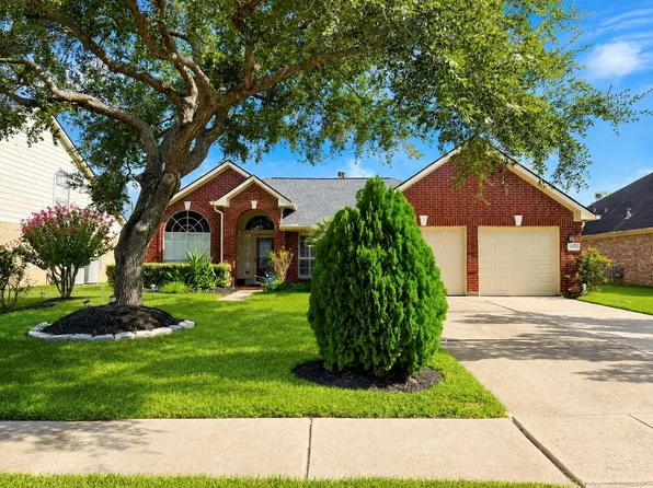 1810 Quiet Hollow Dr, Fresno, TX 77545