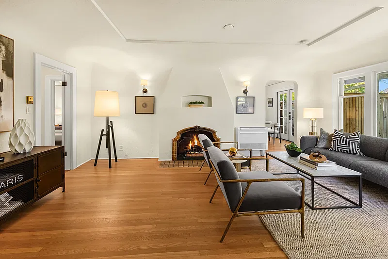 3 bed, 2.0 bath, 1600 sqft, $4,250 — Photo 3