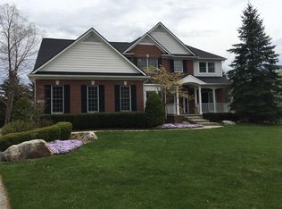 8111 Remington Ct, Clarkston, MI 48348