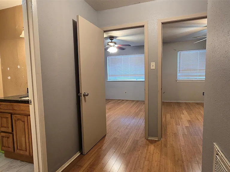 7913 Grove Ridge Dr — Photo 16
