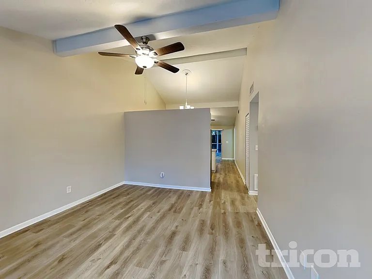 16013 Woodpine Dr — Photo 3