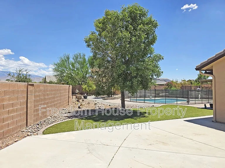 111 Mondale Ct — Photo 54