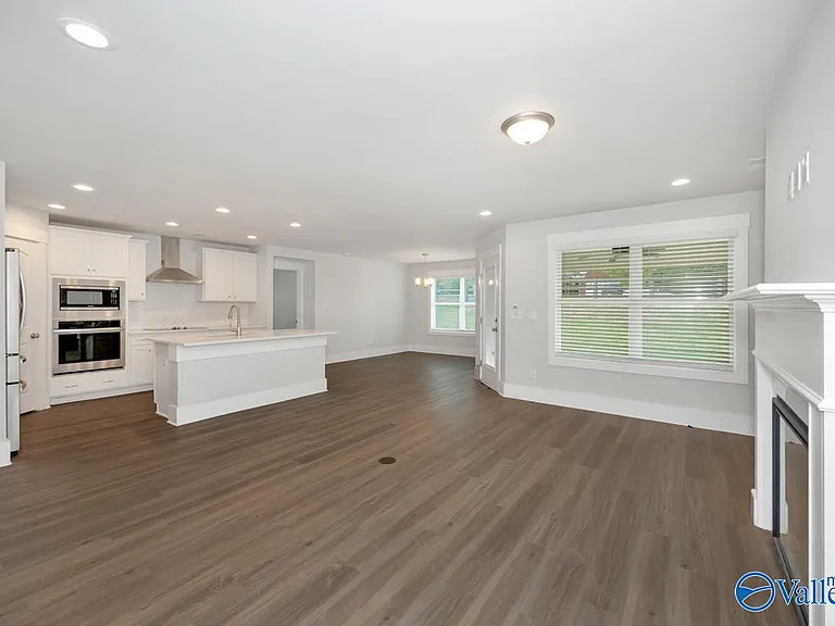 100 River Springs Ct — Photo 12