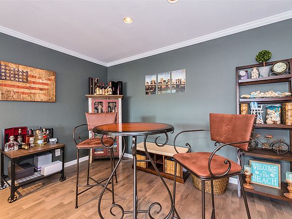 5th image of 740 E Broadway APT 3B