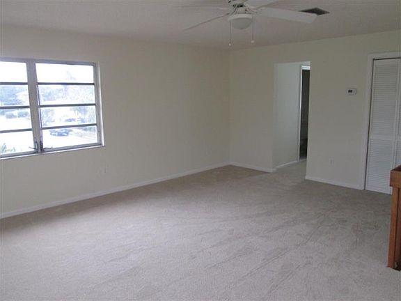 5th image of 300 Columbia Dr