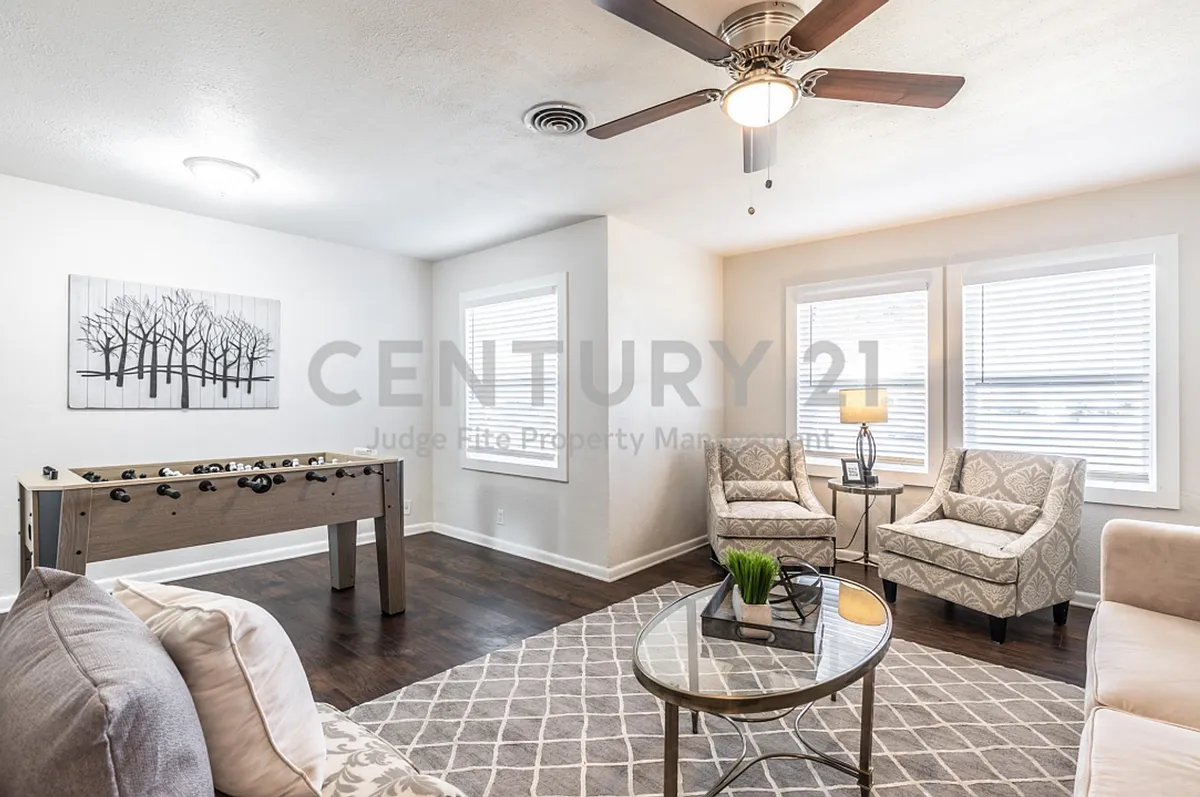 Building Photo - 2134 Fenwick Dr