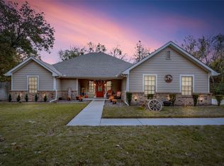 202 College St, Red Oak, TX 75154