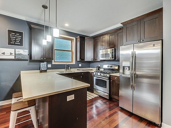 4th image of 1055 N Hermitage Ave #2