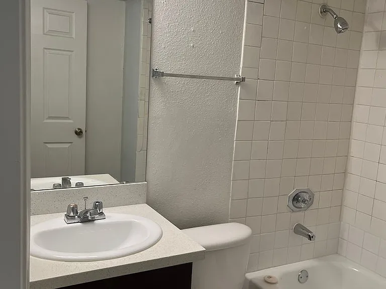 Emerald Cove Apartments — Photo 151