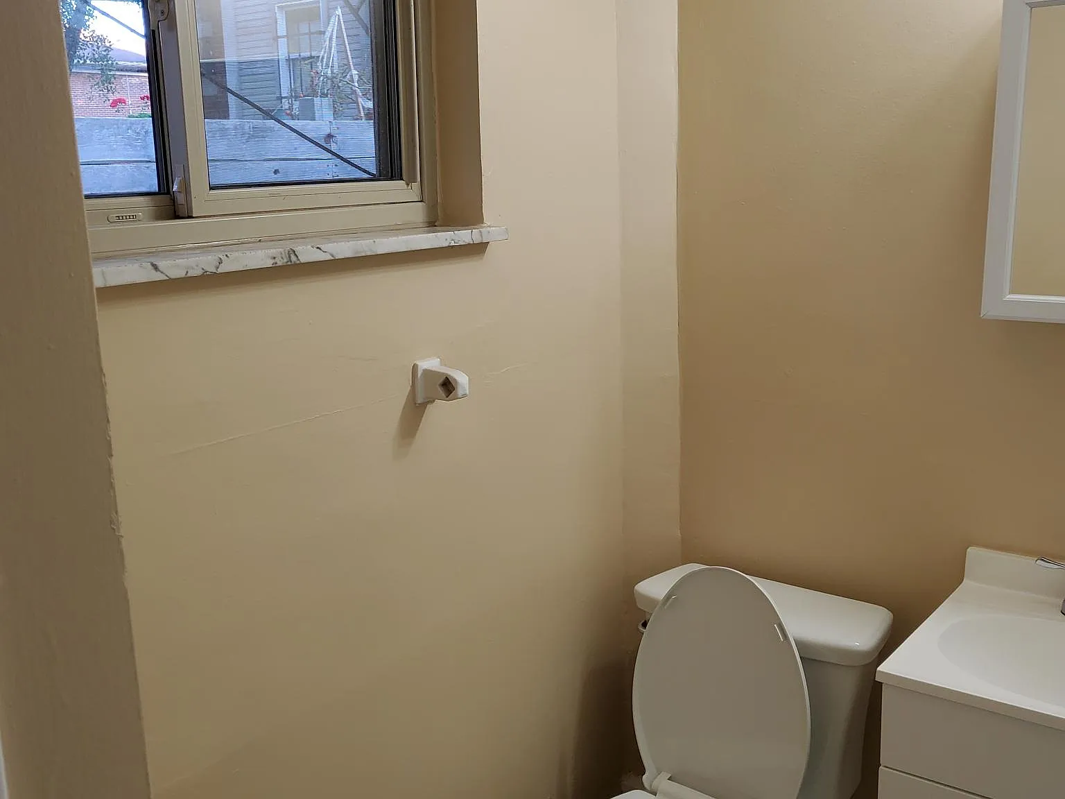 1626 Clifton Ave — Photo 2