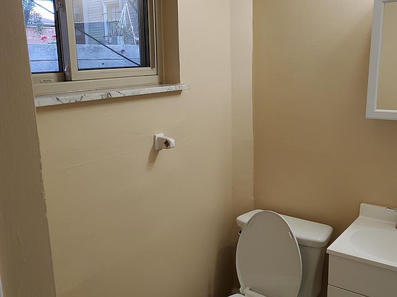 2nd image of 1626 Clifton Ave APT B