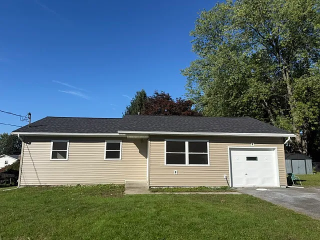 3 bed, 1381 sqft, $2,700 — Photo 2