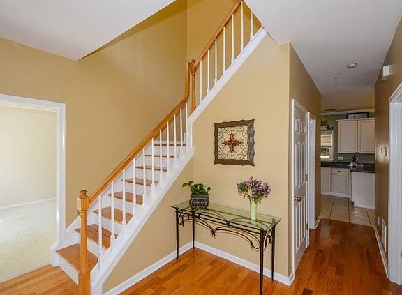 3rd image of 1670 Henderson Way