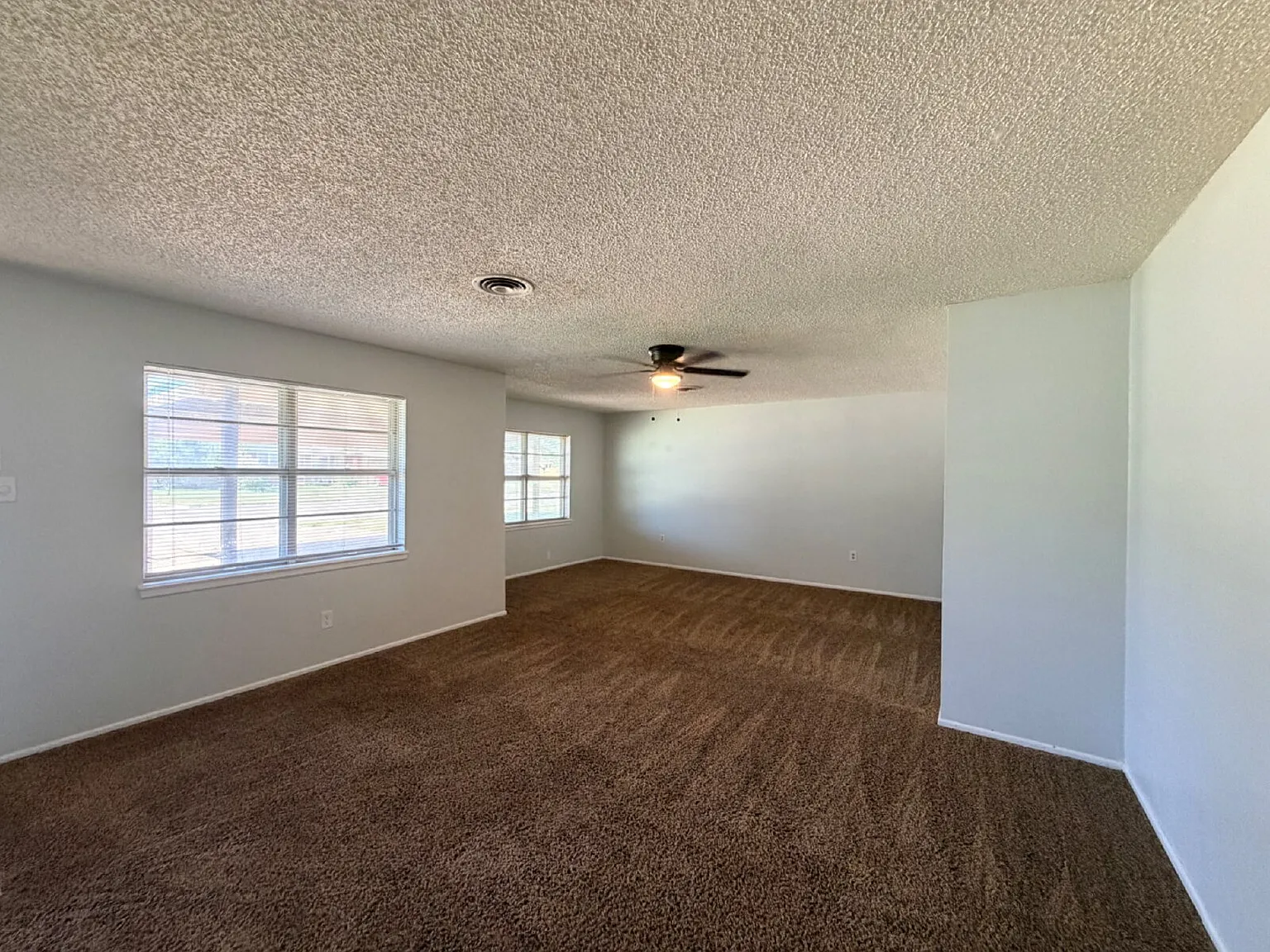3 bed, 2.0 bath, 1445 sqft, $1,450 — Photo 4