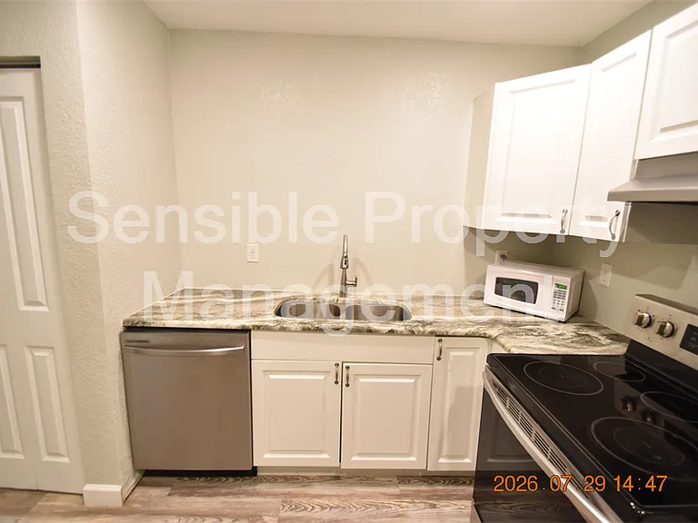 419 Stremma Rd #5 — Photo 6