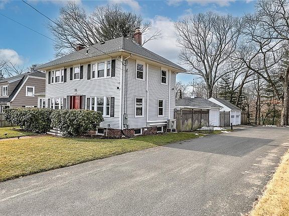 3rd image of 1147 Narragansett Blvd