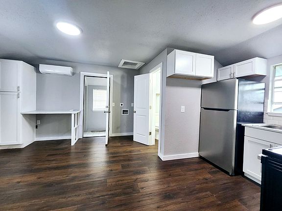 3rd image of 804 N Columbia Ave #A
